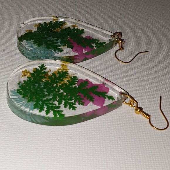 CLEARANCE Dried flower resin earrings - Picture 2 of 3